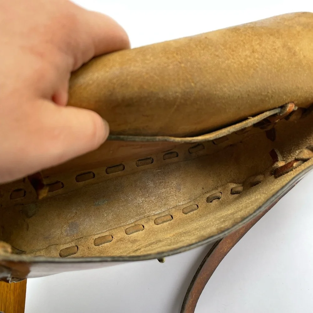 SOLD🔥Beautiful Vintage Leather Satchel - Picture 7 of 9